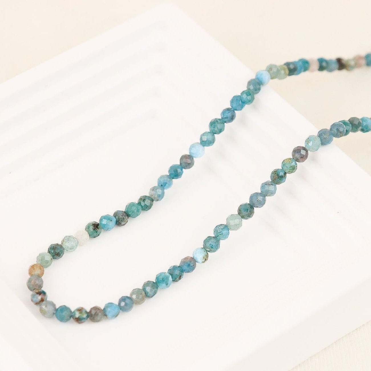 DEEP COVES NECKLACE