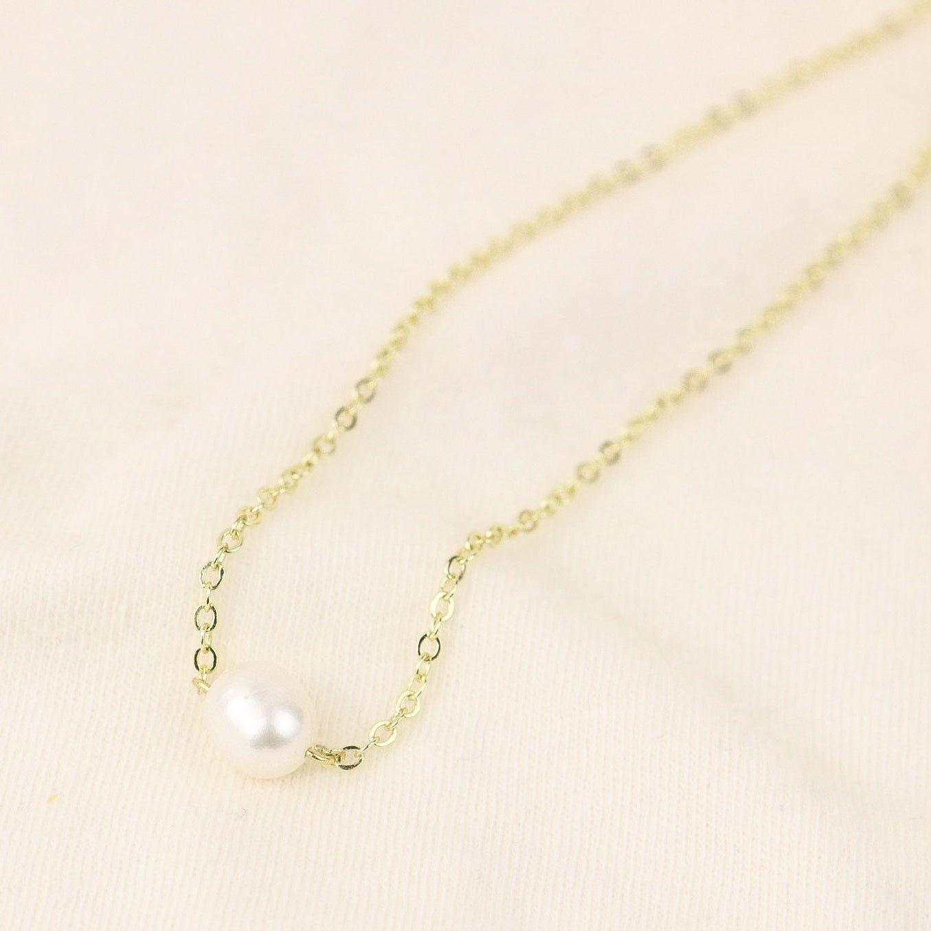 PURE PEARL NECKLACE